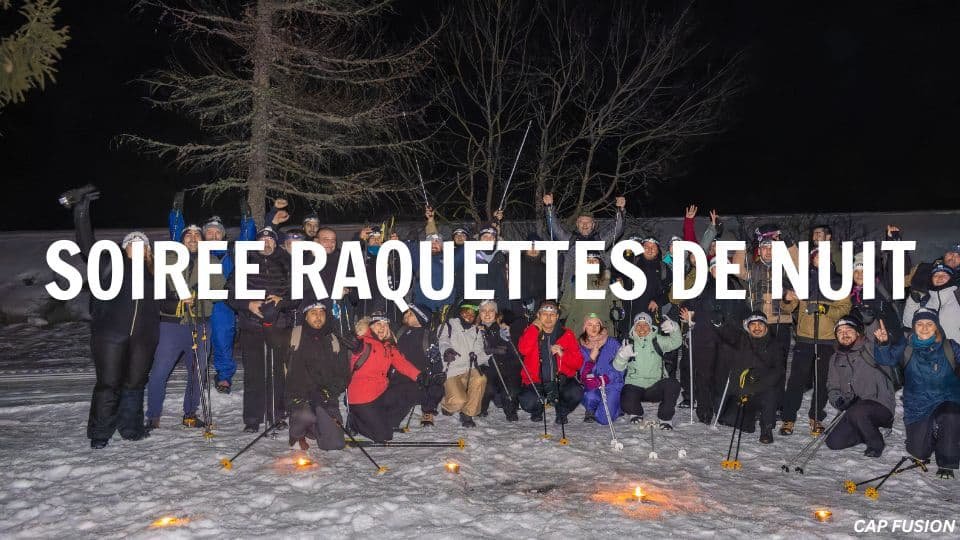 Soirée en raquettes de nuit - 8 idées de team building insolites à Chamonix - Agence Evènementiel Cap Fusion