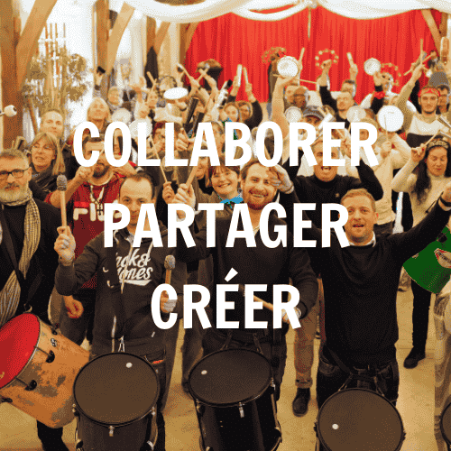 TEAM BUILDING ACTIVITE COHESION Groupe de personnes célébrant ensemble.